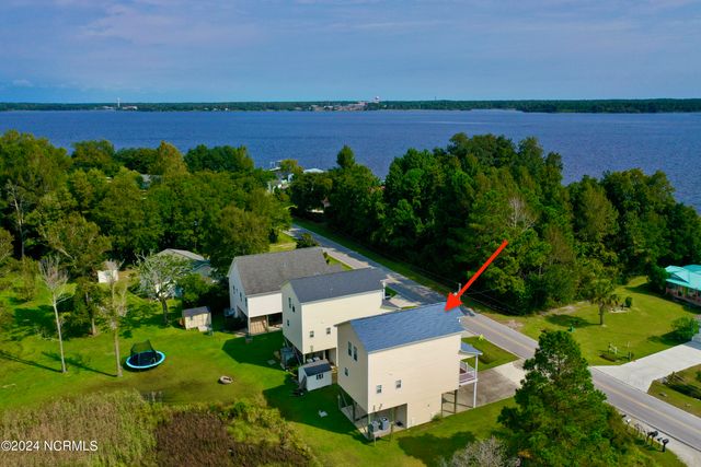 250 Riverside Drive, Sneads Ferry, NC 28460