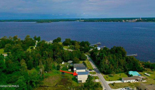 250 Riverside Drive, Sneads Ferry, NC 28460