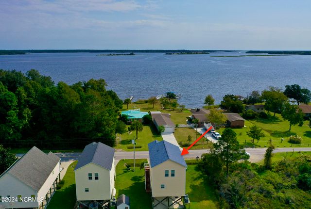 250 Riverside Drive, Sneads Ferry, NC 28460