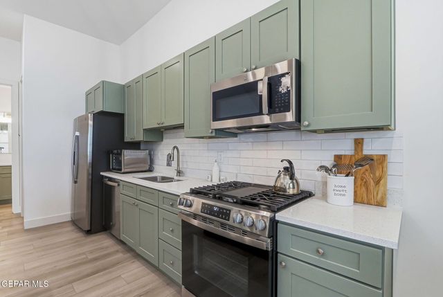 201 Desert Pass Street 8, El Paso, TX 79912