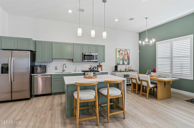 201 Desert Pass Street 8, El Paso, TX 79912
