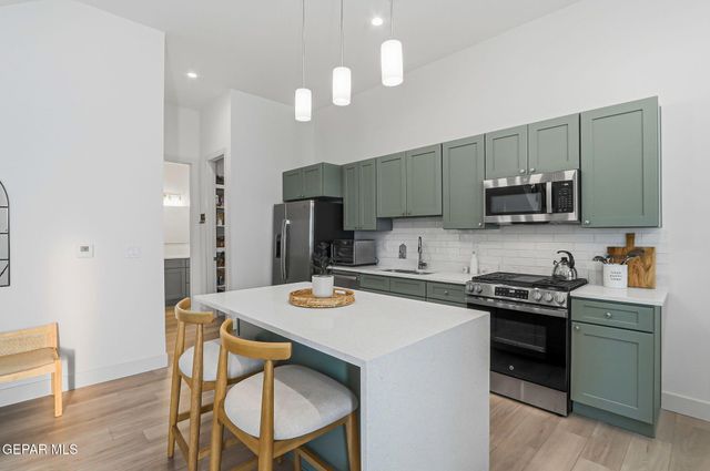 201 Desert Pass Street 8, El Paso, TX 79912