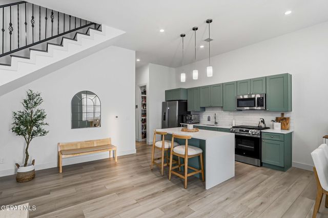 201 Desert Pass Street 8, El Paso, TX 79912