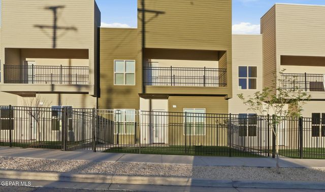 201 Desert Pass Street 8, El Paso, TX 79912