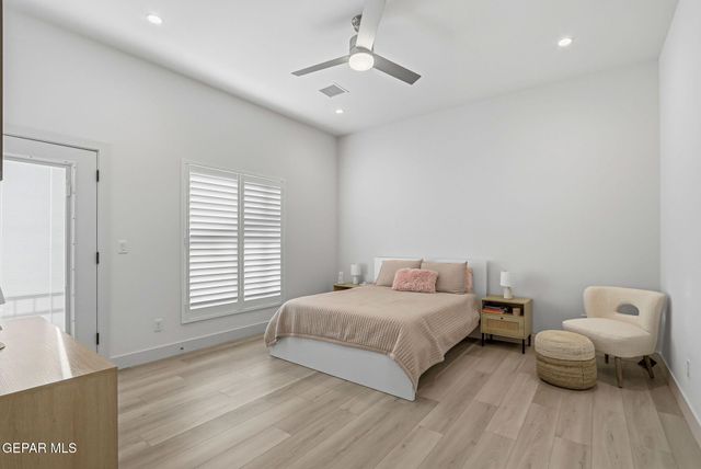 201 Desert Pass Street 8, El Paso, TX 79912