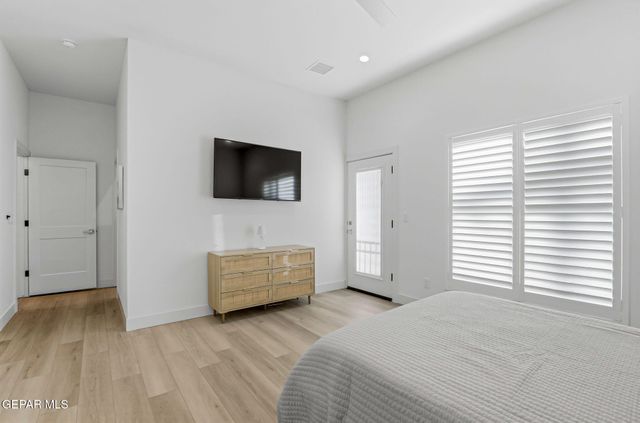 201 Desert Pass Street 8, El Paso, TX 79912