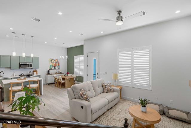 201 Desert Pass Street 8, El Paso, TX 79912
