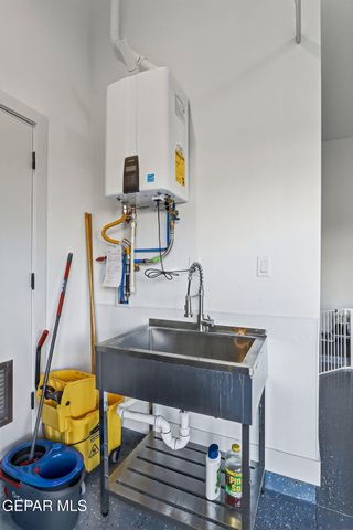 201 Desert Pass Street 8, El Paso, TX 79912
