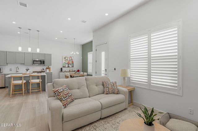201 Desert Pass Street 8, El Paso, TX 79912
