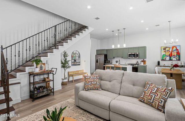 201 Desert Pass Street 8, El Paso, TX 79912