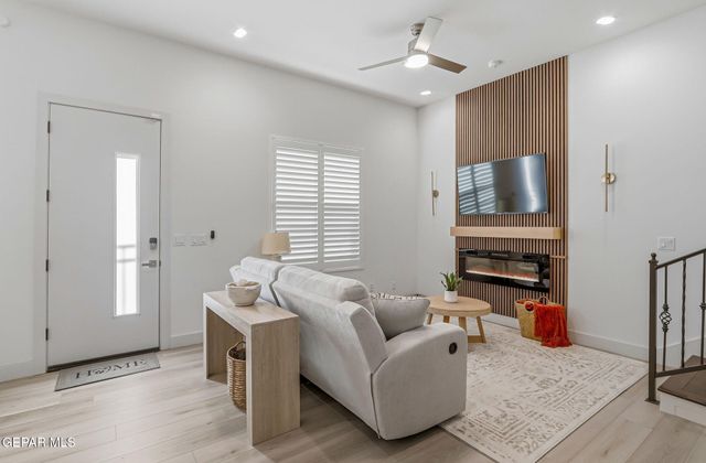 201 Desert Pass Street 8, El Paso, TX 79912