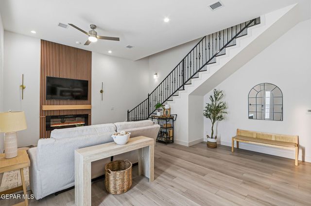 201 Desert Pass Street 8, El Paso, TX 79912
