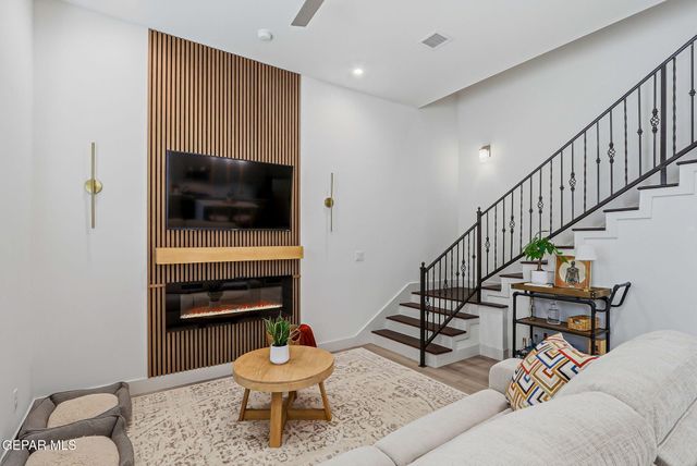 201 Desert Pass Street 8, El Paso, TX 79912