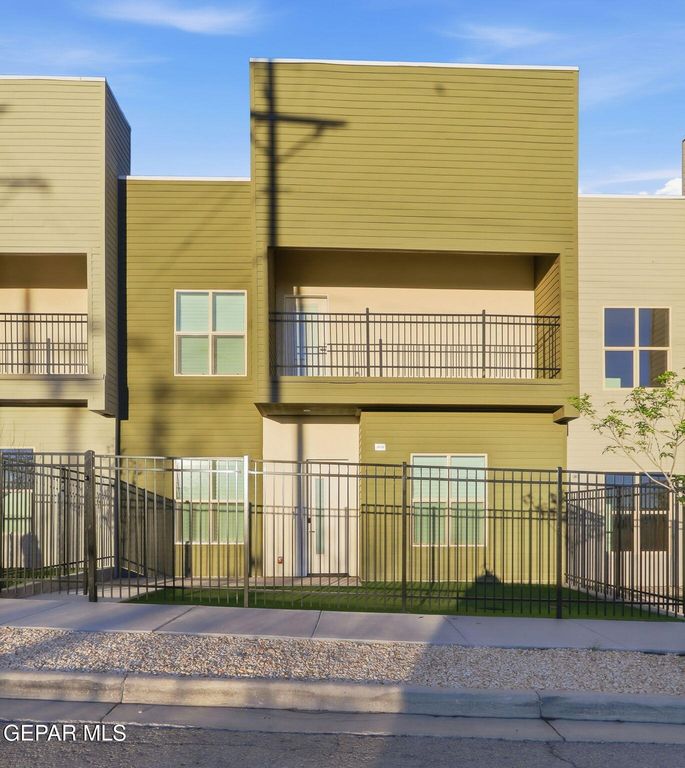 201 Desert Pass Street 8, El Paso, TX 79912