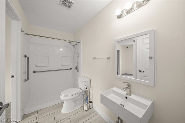 3796 Santom Road N, Stow, OH 44224
