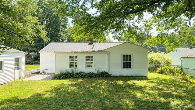 3796 Santom Road N, Stow, OH 44224