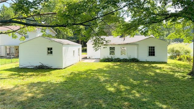 3796 Santom Road N, Stow, OH 44224