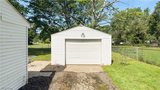 3796 Santom Road N, Stow, OH 44224
