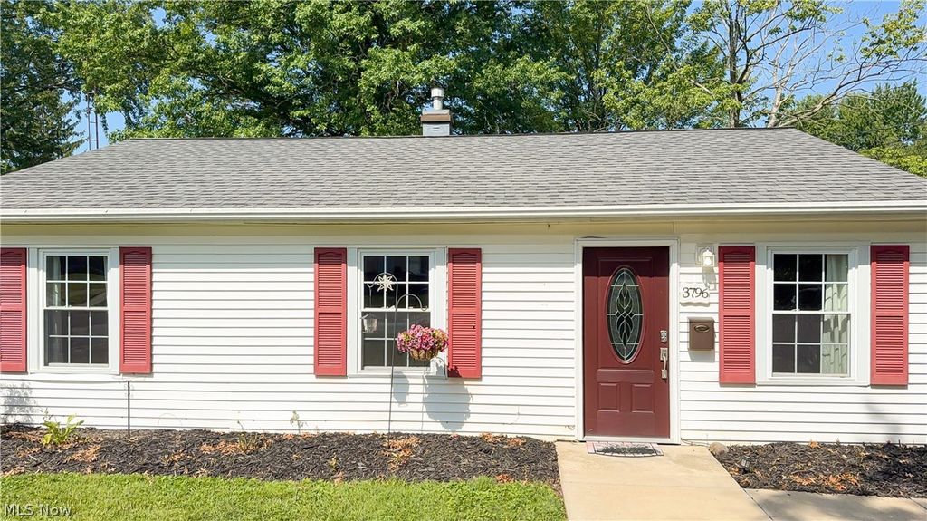 3796 Santom Road N, Stow, OH 44224