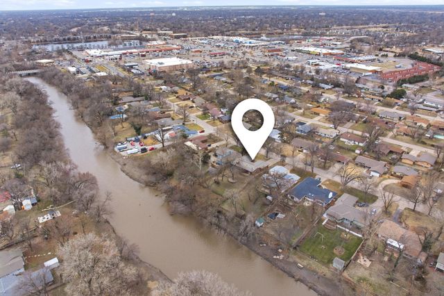 2470 N Coolidge Ave, Wichita, KS 67204