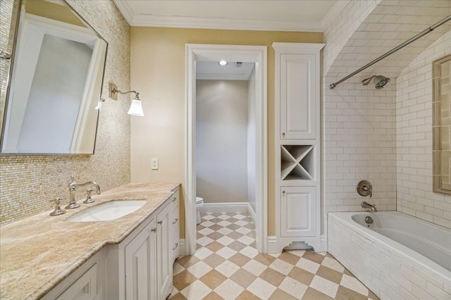 24 Miramar Heights Circle, Sugar Land, TX 77479