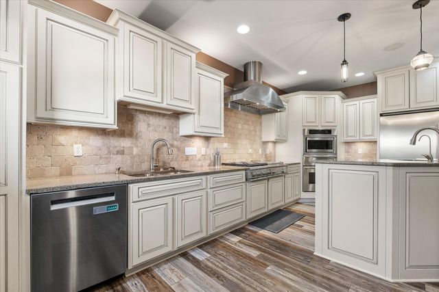 3901 EAGLE VIEW CT, Columbia, MO 65203