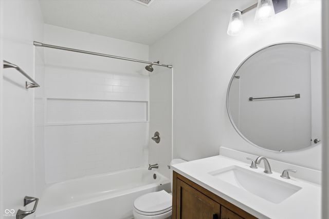 1280 Stonegate Road, Greenwood, IN 46142