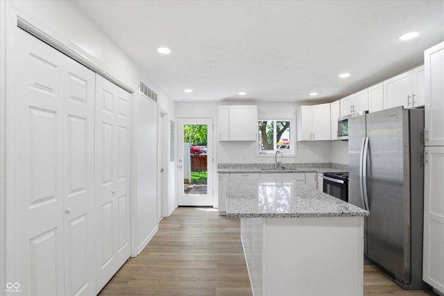 1280 Stonegate Road, Greenwood, IN 46142