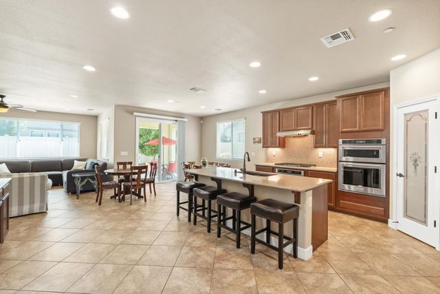 1384 Arbor Brook Dr, Manteca, CA 95336