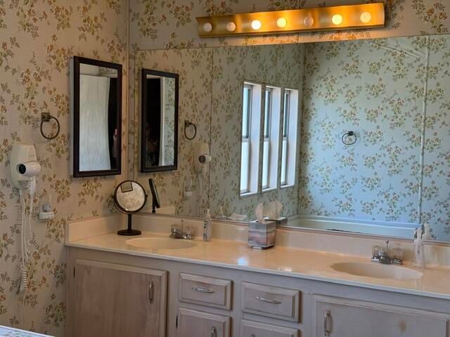 39784 Manzanita Drive 4, Palm Desert, CA 92260