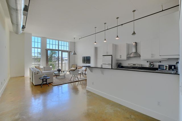 180 NE 4th Avenue 406, Delray Beach, FL 33483