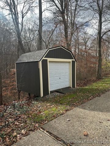 6775 Brookside Drive NE, Lanesville, IN 47136