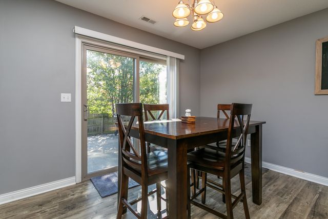 5818 NEPTUNE DR, Columbia, MO 65201