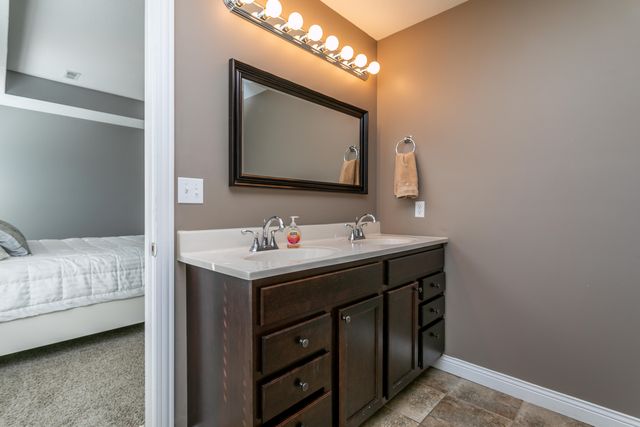 5818 NEPTUNE DR, Columbia, MO 65201