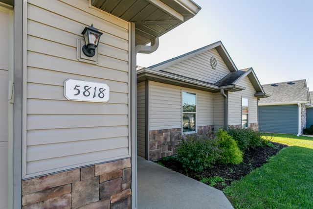 5818 NEPTUNE DR, Columbia, MO 65201