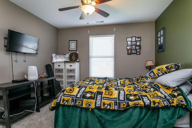 5818 NEPTUNE DR, Columbia, MO 65201