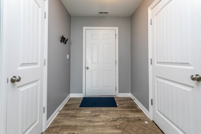 5818 NEPTUNE DR, Columbia, MO 65201