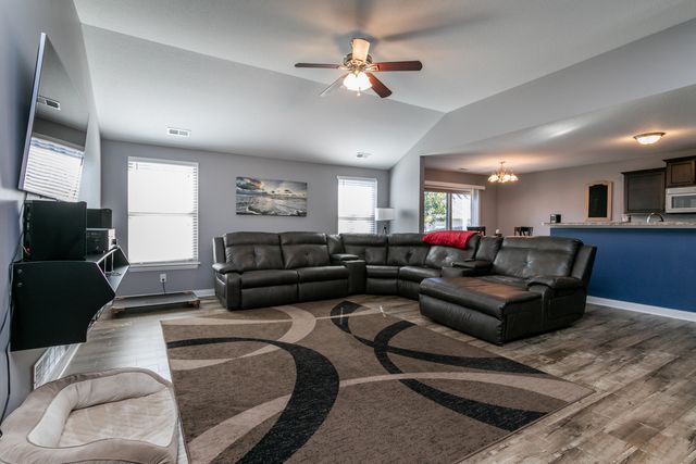 5818 NEPTUNE DR, Columbia, MO 65201