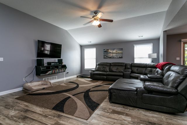 5818 NEPTUNE DR, Columbia, MO 65201