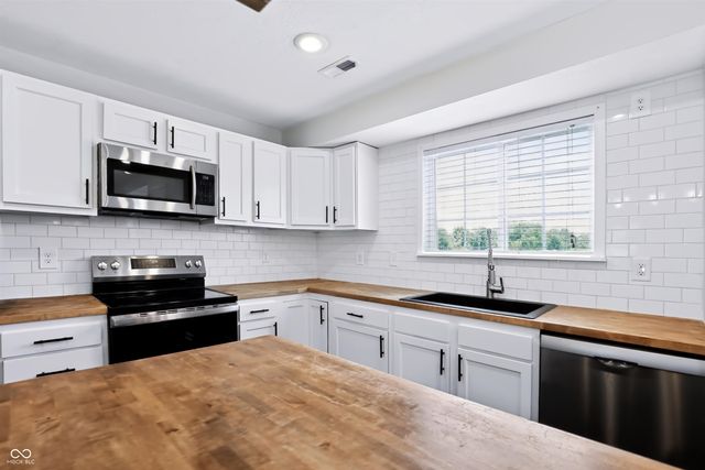7863 Skywalker Court, Nineveh, IN 46164