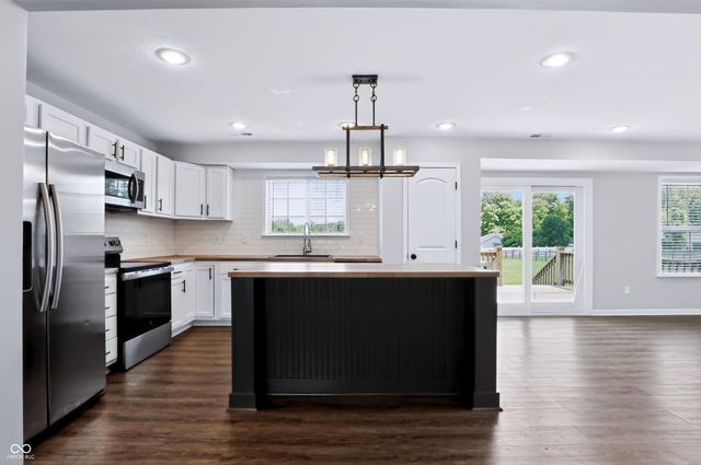 7863 Skywalker Court, Nineveh, IN 46164