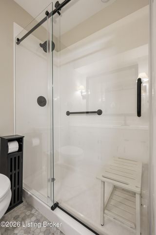 5800 Coach Gate Wynde APT 291, Louisville, KY 40207