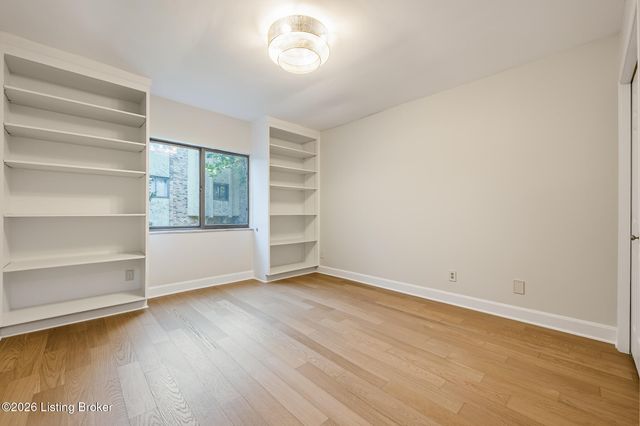 5800 Coach Gate Wynde APT 291, Louisville, KY 40207