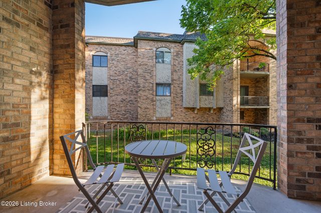 5800 Coach Gate Wynde APT 291, Louisville, KY 40207