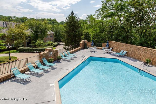 5800 Coach Gate Wynde APT 291, Louisville, KY 40207