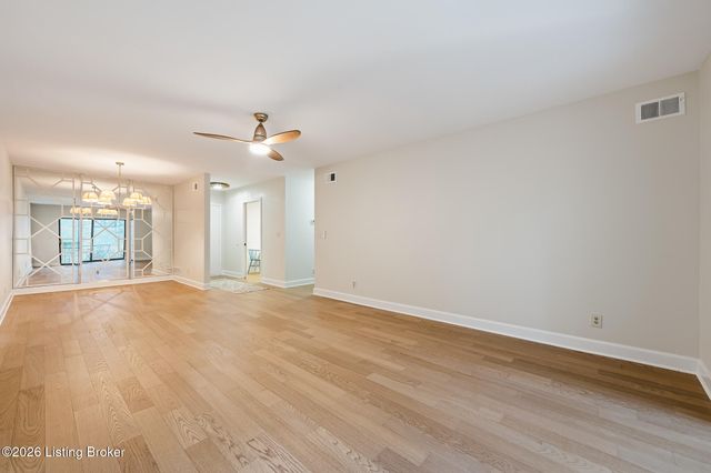 5800 Coach Gate Wynde APT 291, Louisville, KY 40207