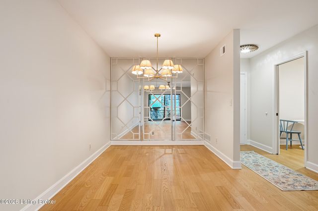 5800 Coach Gate Wynde APT 291, Louisville, KY 40207