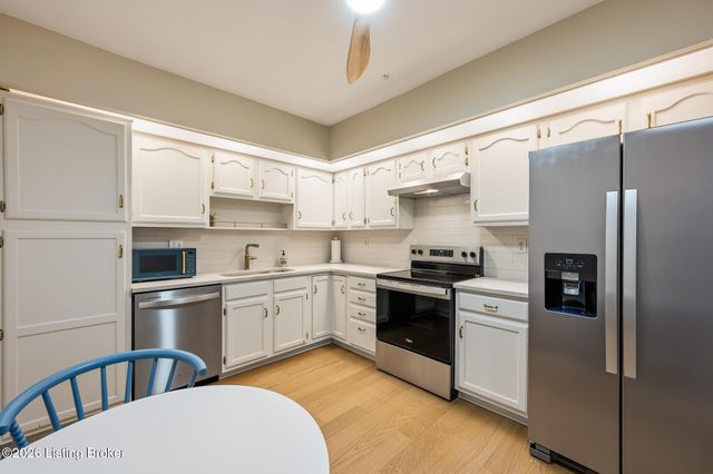 5800 Coach Gate Wynde APT 291, Louisville, KY 40207