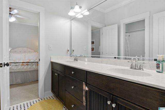 543 FOUNDERS PARK CIRCLE, Hoover, AL 35226