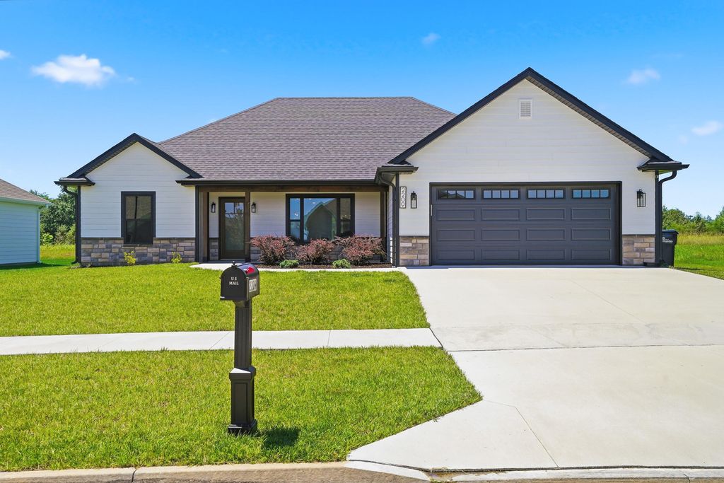 2209 BRENGMAN DR, Columbia, MO 65202
